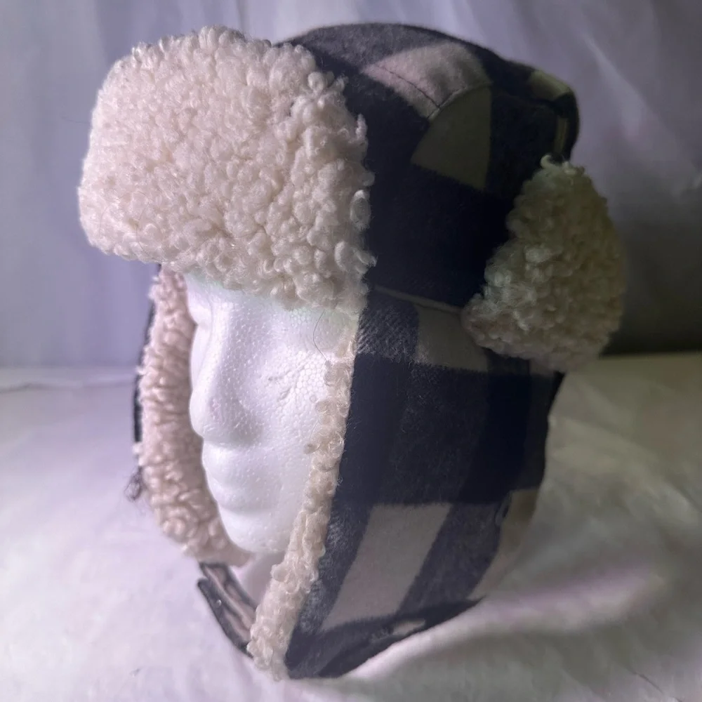 GAP Kids Cream and Gray Fleece Hat